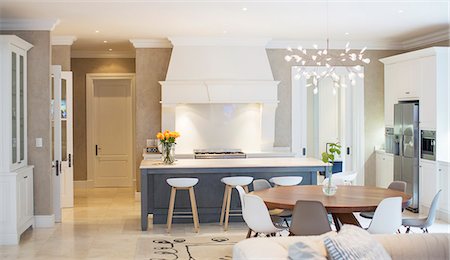 simsearch:6124-08170621,k - Luxury home showcase kitchen Photographie de stock - Premium Libres de Droits, Code: 6124-08170569