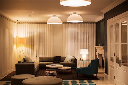 simsearch:6113-07565413,k - Illuminated domed lights over home showcase living room Stockbilder - Premium RF Lizenzfrei, Bildnummer: 6124-08170593