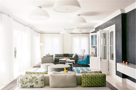 simsearch:6124-08170621,k - Home showcase living room Photographie de stock - Premium Libres de Droits, Code: 6124-08170513
