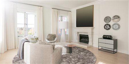 simsearch:6124-08170711,k - Home showcase living room with marble fireplace Photographie de stock - Premium Libres de Droits, Code: 6124-08170530