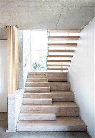 escalier - Modern staircase in luxury house Photographie de stock - Premium Libres de Droits, Code: 6124-08170666