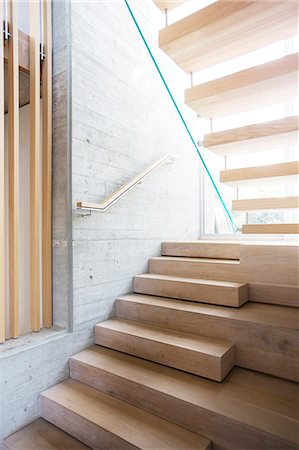 simsearch:6124-08170621,k - Modern staircase in luxury house Photographie de stock - Premium Libres de Droits, Code: 6124-08170685