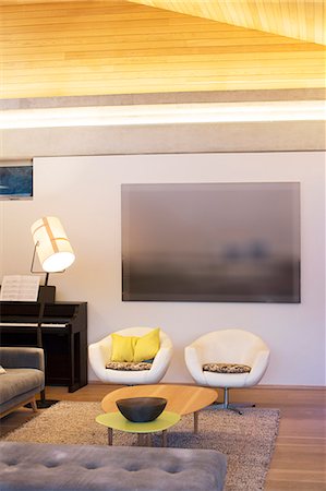 simsearch:6124-08170621,k - Illuminated living room Photographie de stock - Premium Libres de Droits, Code: 6124-08170695