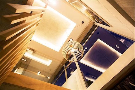 simsearch:6124-08170621,k - Illuminated tray ceiling and modern pendant light hanging in luxury foyer Photographie de stock - Premium Libres de Droits, Code: 6124-08170606