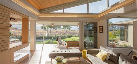 simsearch:6124-08170621,k - Modern home showcase living room Photographie de stock - Premium Libres de Droits, Code: 6124-08170617
