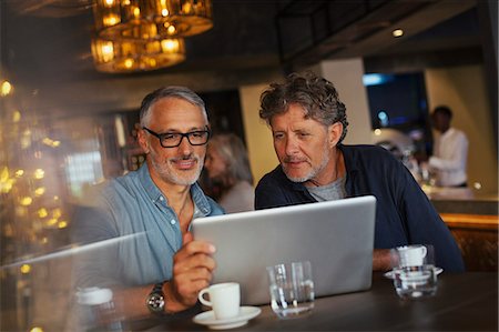 simsearch:6124-08743227,k - Men using laptop at restaurant Stock Photo - Premium Royalty-Free, Code: 6124-08743187