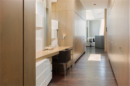 Modern luxury home showcase wood corridor Foto de stock - Sin royalties Premium, Código: 6124-08743358