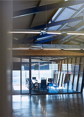 Modern empty conference room and office Foto de stock - Sin royalties Premium, Código: 6124-08768420