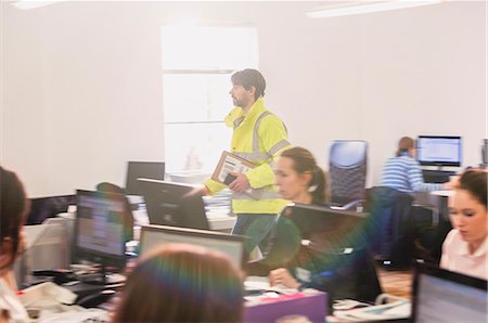 delivery man delivering boxes - Deliveryman delivering package in office Stock Photo - Premium Royalty-Free, Code: 6124-08703837