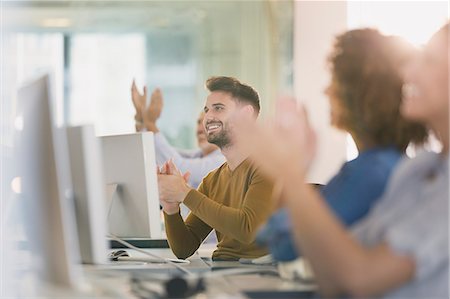 simsearch:6113-08943778,k - Business people at computers clapping in office Photographie de stock - Premium Libres de Droits, Code: 6124-08703935