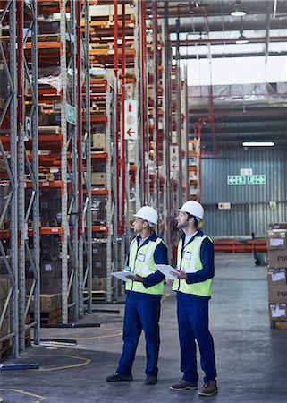 simsearch:6124-08820953,k - Workers with clipboards looking away in distribution warehouse Stock Photo - Premium Royalty-Free, Code: 6124-08820927