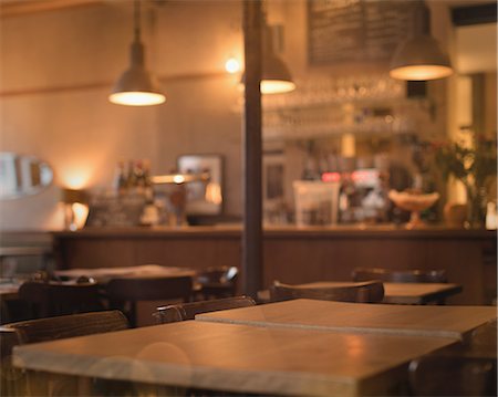 restaurant indoors nobody - Tables in empty cafe Foto de stock - Sin royalties Premium, Código: 6124-08946096