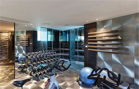 simsearch:6109-08765058,k - Gym with equipment in modern luxury home showcase interior Stock Photo - Premium Royalty-Free, Code: 6124-08907990