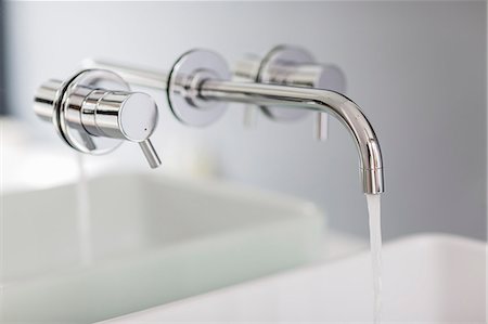 pictures of water glass and faucet - Close up modern, minimalist bath faucet with running water Stock Photo - Premium Royalty-Free, Code: 6124-08907909