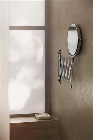 simsearch:600-03463202,k - Vanity mirror hanging on modern bathroom wall Foto de stock - Sin royalties Premium, Código: 6124-08908071