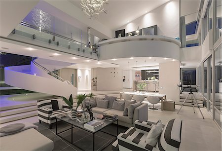 simsearch:6124-08170645,k - Illuminated modern luxury home showcase interior open plan Photographie de stock - Premium Libres de Droits, Code: 6124-08908169
