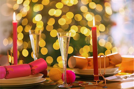 simsearch:6124-08926935,k - Champagne flutes, candles and Christmas crackers on dining table Stock Photo - Premium Royalty-Free, Code: 6124-08926883