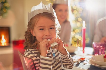 simsearch:6124-08926956,k - Portrait girl in Christmas paper crown holding party favor at Christmas dinner table Foto de stock - Sin royalties Premium, Código: 6124-08926982