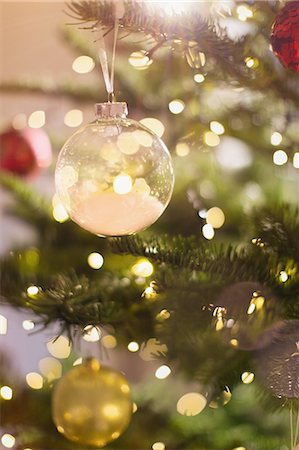 simsearch:6124-08926935,k - Close up snow ornament hanging from Christmas tree Stock Photo - Premium Royalty-Free, Code: 6124-08926984