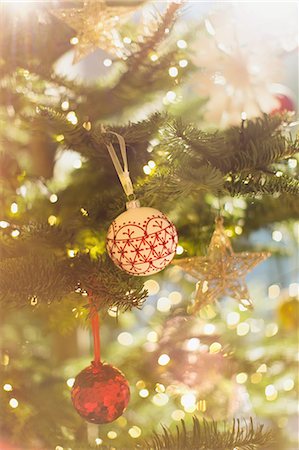 simsearch:6124-08926935,k - Red, white and gold ornaments hanging from Christmas tree Stock Photo - Premium Royalty-Free, Code: 6124-08927011