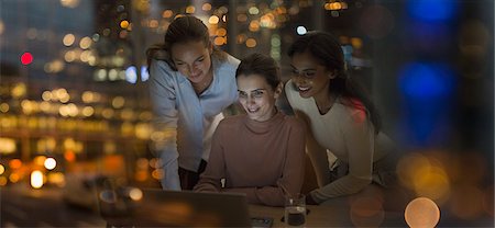 simsearch:6113-08184278,k - Businesswomen working late at laptop in office at night Stock Photo - Premium Royalty-Free, Code: 6124-09056401