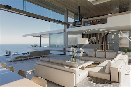 simsearch:6124-08704046,k - Modern, luxury home showcase interior living room with ocean view Foto de stock - Sin royalties Premium, Código: 6124-09099734