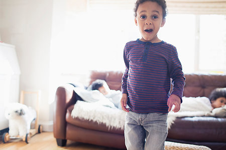 Portrait playful toddler boy making a face Foto de stock - Sin royalties Premium, Código: 6124-09178039