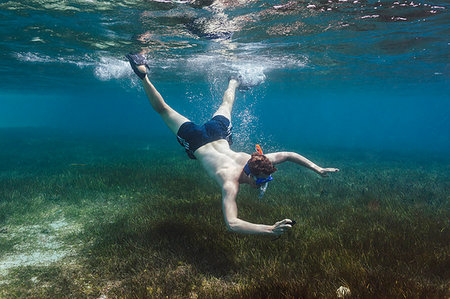 simsearch:6124-09188655,k - Young man snorkeling underwater, Vava'u, Tonga, Pacific Ocean Foto de stock - Royalty Free Premium, Número: 6124-09188646