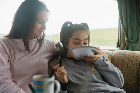 simsearch:6124-08945893,k - Mother watching daughter finishing cereal in motor home Stock Photo - Premium Royalty-Free, Code: 6124-09188791