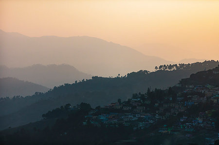 Scenic view idyllic silhouetted foothills at sunset, Supi Bageshwar, Uttarakhand, Indian Himalayan Foothills Photographie de stock - Premium Libres de Droits, Code: 6124-09188710