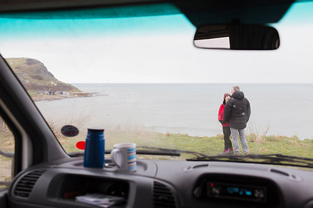 simsearch:6113-07762519,k - Couple talking outside motor home on cliff overlooking ocean Stock Photo - Premium Royalty-Free, Code: 6124-09188846