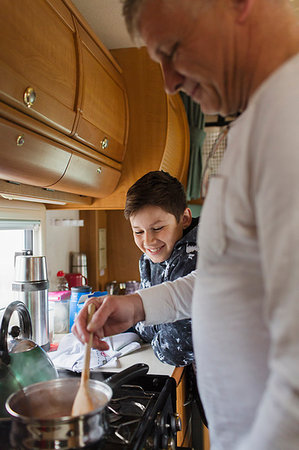 simsearch:6124-09188851,k - Father and son cooking in motor home Photographie de stock - Premium Libres de Droits, Code: 6124-09188803