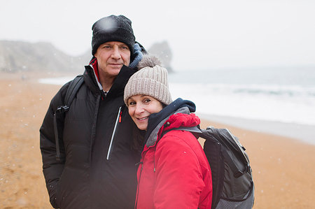 simsearch:6113-08985697,k - Portrait couple in warm clothing on winter beach Stock Photo - Premium Royalty-Free, Code: 6124-09188907