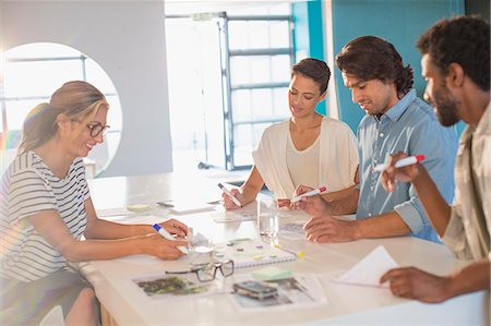 simsearch:6113-08105410,k - Creative business people brainstorming, drawing in conference room meeting Foto de stock - Sin royalties Premium, Código: 6124-09131001