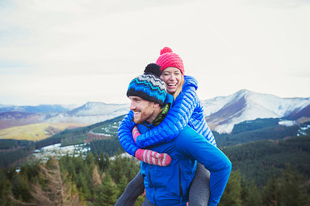 Happy couple on mountaintop Photographie de stock - Premium Libres de Droits, Code: 6124-09269673