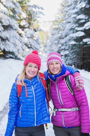 simsearch:400-09136205,k - Portrait women hiking in snow Stockbilder - Premium RF Lizenzfrei, Bildnummer: 6124-09269694