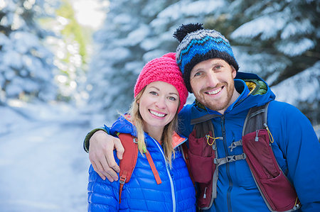 simsearch:6113-09272522,k - Portrait couple hiking in snow Fotografie stock - Premium Royalty-Free, Codice: 6124-09269639