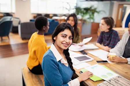 simsearch:693-03303488,k - Portrait confident businesswoman in conference room meeting Foto de stock - Sin royalties Premium, Código: 6124-09269821