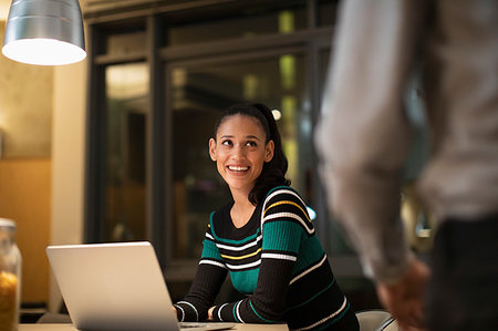 simsearch:6124-09239526,k - Smiling woman using laptop at home at night Photographie de stock - Premium Libres de Droits, Code: 6124-09239432