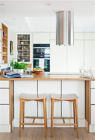 simsearch:6126-08643785,k - Sweden, View of kitchen Photographie de stock - Premium Libres de Droits, Code: 6126-08642991