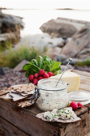 simsearch:6126-08642990,k - Sweden, Uppland, Oregrund, Picnic food on wooden crate Stock Photo - Premium Royalty-Free, Code: 6126-08643036