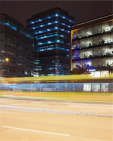 escandinavo - Sweden, Skane, Malmo, Neptunigatan, City illuminated at night Foto de stock - Royalty Free Premium, Número: 6126-08643522