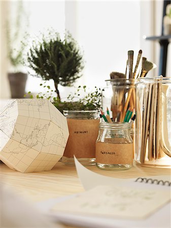 scandinavian - Sweden, Vastergotland, Paper globe on table Foto de stock - Sin royalties Premium, Código: 6126-08643781