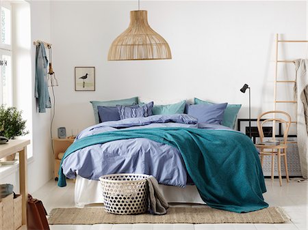 simsearch:6126-09102562,k - Sweden, Vastergotland, Bedroom with large bed Foto de stock - Sin royalties Premium, Código: 6126-08643785