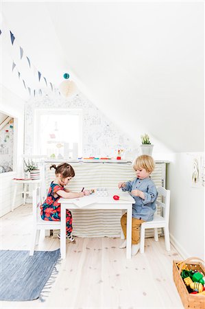 drawings of a girl and boy - Sweden, Boy and girl (2-3) playing in bedroom Stock Photo - Premium Royalty-Free, Code: 6126-08643912