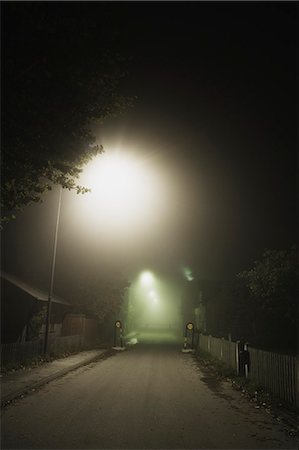 simsearch:6126-08643593,k - Sweden, Gotland, Hemse, View of street at night Foto de stock - Sin royalties Premium, Código: 6126-08644032