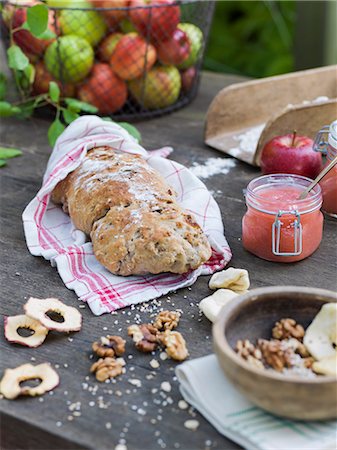 simsearch:6126-08644314,k - Sweden, Bread, nuts, apple puree and fresh apples on wooden table Stock Photo - Premium Royalty-Free, Code: 6126-08644227