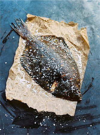 simsearch:6126-08644325,k - Sweden, European flounder (Platichthys flesus) on baking sheet Stockbilder - Premium RF Lizenzfrei, Bildnummer: 6126-08644319