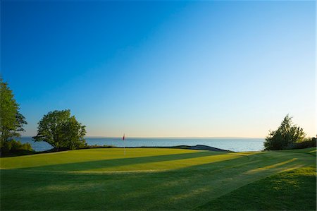 simsearch:6126-08643494,k - Sweden, Ostergotland, View of Ombergs Golf Resort by Lake Vattern Photographie de stock - Premium Libres de Droits, Code: 6126-08644446
