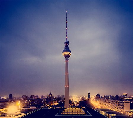 simsearch:841-06503441,k - Germany, Berlin, View of TV tower Photographie de stock - Premium Libres de Droits, Code: 6126-08644491
